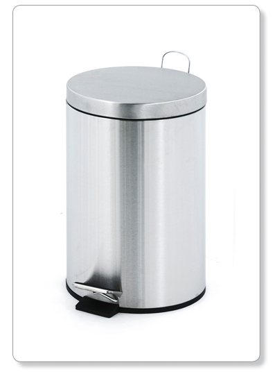 [B43-02] Poubelle à pédale en inox avec liner en plast. - 12lit